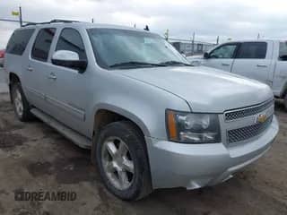 2011 Chevrolet Suburban LS z VIN 1GNSKHE37BR303898, wystawiony jako IAAI lot #41984526 z przebiegiem 218 734 mil mil oraz . Historia ofert i sprzedaży dostępna na DreamBid. Obrazek 1.