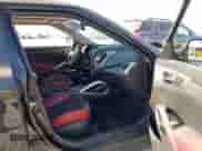 2012 Hyundai Veloster w/Black Int z VIN KMHTC6AD3CU053566, wystawiony jako IAAI lot #43349585 z przebiegiem 137 240 mil mil oraz . Historia ofert i sprzedaży dostępna na DreamBid. Obrazek 5.