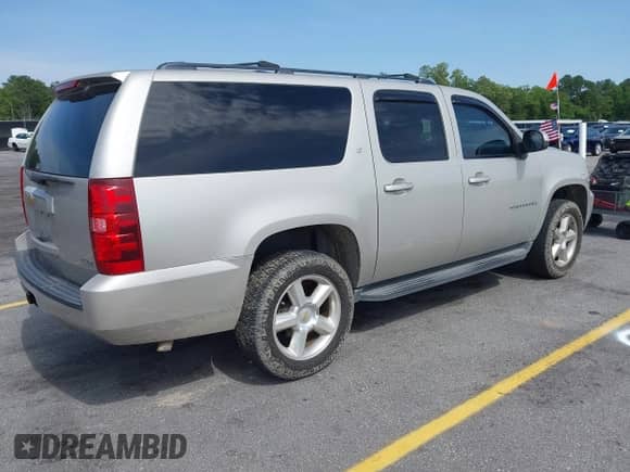 2009 Chevrolet Suburban 2LT with VIN 1GNFC26089R213556, listed as a IAAI auction lot 42289161 with 194,225 mi miles and . Bid and sale history available at DreamBid. Image 4.
