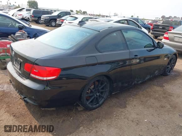 2010 BMW 3 Series 335i z VIN WBAWB7C56AP048323, wystawiony jako IAAI lot #40185446 z przebiegiem 136 840 mil mil oraz . Historia ofert i sprzedaży dostępna na DreamBid. Obrazek 4.