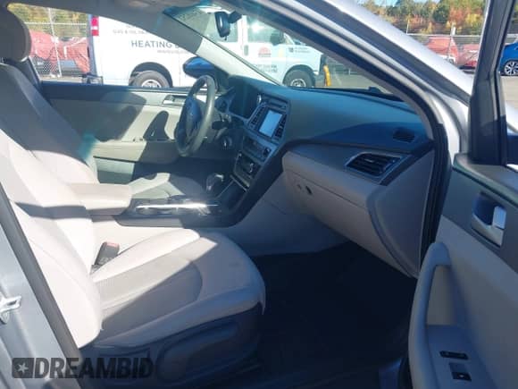 2016 Hyundai Sonata SE with VIN 5NPE24AF6GH285892, listed as a IAAI auction lot 43468252 with 150,467 mi miles and . Bid and sale history available at DreamBid. Image 5.