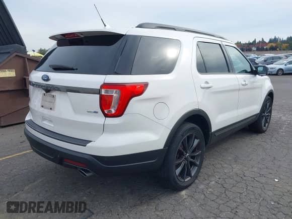 2018 Ford Explorer XLT z VIN 1FM5K8DH9JGC06811, wystawiony jako IAAI lot #43537534 z przebiegiem 135 099 mil mil oraz . Historia ofert i sprzedaży dostępna na DreamBid. Obrazek 4.