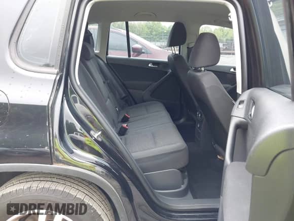 2013 Volkswagen Tiguan SE with VIN WVGAV7AX6DW544544, listed as a IAAI auction lot 42362914 with 119,754 mi miles and . Bid and sale history available at DreamBid. Image 8.