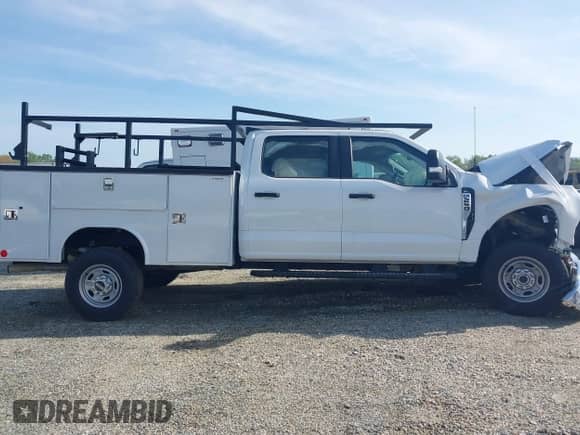 2024 Ford F-250 XL z VIN 1FT7W2BA9RED12655, wystawiony jako IAAI lot #41743877 z przebiegiem 2 275 mil mil oraz . Historia ofert i sprzedaży dostępna na DreamBid. Obrazek 13.