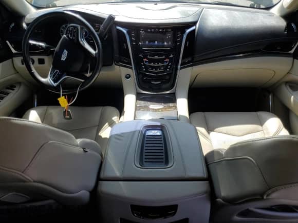 2018 Cadillac Escalade Luxury z VIN 1GYS3BKJ9JR244108, wystawiony jako Copart lot #57408645 z przebiegiem 90 594 mil mil oraz Szkoda całkowita • Salvage title. Historia ofert i sprzedaży dostępna na DreamBid. Obrazek 8.