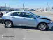 2013 Chrysler 200 Touring z VIN 1C3CCBBB3DN588813, wystawiony jako IAAI lot #42895465 z przebiegiem 205 459 mil mil oraz . Historia ofert i sprzedaży dostępna na DreamBid. Obrazek 13.