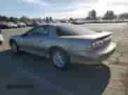 2002 Chevrolet Camaro z VIN 2G1FP22K122171706, wystawiony jako Copart lot #75329474 z przebiegiem 68 034 mil mil oraz Szkoda całkowita • Salvage title. Historia ofert i sprzedaży dostępna na DreamBid. Obrazek 2.