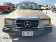 1986 Mercedes-Benz 300 E z VIN WDBEA30D5GA296062, wystawiony jako Copart lot #77434624 z przebiegiem 112 899 mil mil oraz Szkoda całkowita • Salvage title. Historia ofert i sprzedaży dostępna na DreamBid. Obrazek 5.