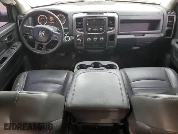 2018 Ram 1500 Tradesman z VIN 3C6RR7KT5JG158769, wystawiony jako Copart lot #81128954 z przebiegiem 127 958 mil mil oraz Szkoda całkowita • Salvage title. Historia ofert i sprzedaży dostępna na DreamBid. Obrazek 8.