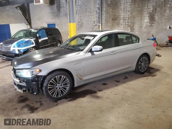 2019 BMW 5 Series 530e xDrive z VIN WBAJB1C56KB376153, wystawiony jako Copart lot #58242585 z przebiegiem 67 638 mil mil oraz Szkoda całkowita • Salvage title. Historia ofert i sprzedaży dostępna na DreamBid. Obrazek 1.