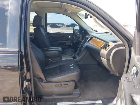 2012 Cadillac Escalade ESV Platinum Edition с VIN 1GYS4KEF0CR135673, выставлен на аукционе IAAI как лот 43285704 с пробегом 196 815 миль миль и . История ставок и продаж доступна на DreamBid. Изображение 5.