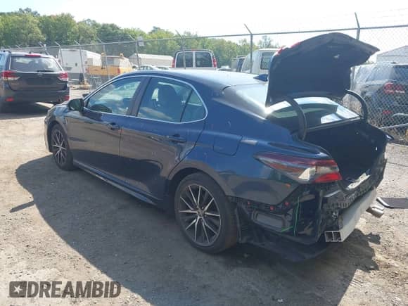 2021 Toyota Camry SE Nightshade z VIN 4T1G11AKXMU523439, wystawiony jako IAAI lot #43122074 z przebiegiem 66 261 mil mil oraz . Historia ofert i sprzedaży dostępna na DreamBid. Obrazek 3.