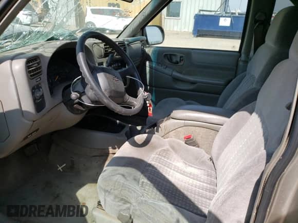 2001 Chevrolet Blazer LS with VIN 1GNCS18W71K102298, listed as a Copart auction lot 74227024 with 151,264 mi miles and Salvage title. Bid and sale history available at DreamBid. Image 7.