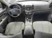 2011 Hyundai Santa Fe GLS z VIN 5XYZG3AB7BG013104, wystawiony jako Copart lot #70082525 z przebiegiem 266 401 mil mil oraz Czysty tytuł • Clean title. Historia ofert i sprzedaży dostępna na DreamBid. Obrazek 8.