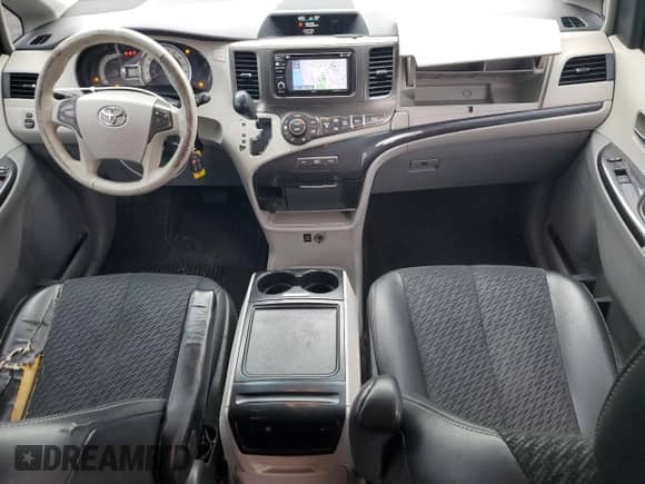 2014 Toyota Sienna SE with VIN 5TDXK3DC2ES520428, listed as a Copart auction lot 82166805 with 161,322 mi miles and Salvage title. Bid and sale history available at DreamBid. Image 8.