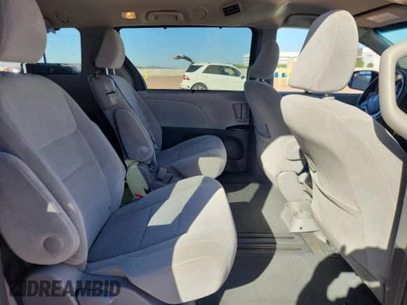 2015 Toyota Sienna LE z VIN 5TDKK3DC5FS571577, wystawiony jako Copart lot #82263595 z przebiegiem 120 131 mil mil oraz Szkoda całkowita • Salvage title. Historia ofert i sprzedaży dostępna na DreamBid. Obrazek 10.
