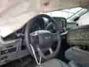 2021 Ford F-150 XL z VIN 1FTMF1E57MKD42212, wystawiony jako Copart lot #61053984 z przebiegiem Nie podano mil oraz Szkoda całkowita • Salvage title. Historia ofert i sprzedaży dostępna na DreamBid. Obrazek 8.