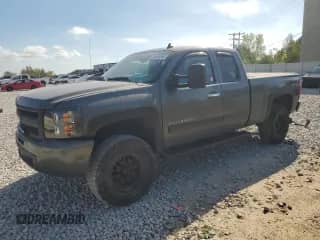 2011 Chevrolet Silverado 1500 LS z VIN 1GCRKREA4BZ437926, wystawiony jako Copart lot #84583095 z przebiegiem 174 033 mil mil oraz Czysty tytuł • Clean title. Historia ofert i sprzedaży dostępna na DreamBid. Obrazek 1.