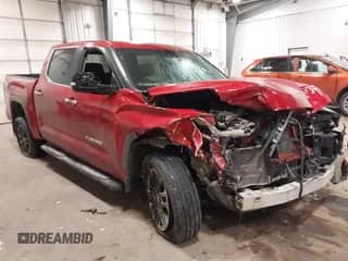 2024 Toyota Tundra Limited z VIN 5TFJA5DB3RX173056, wystawiony jako IAAI lot #41391583 z przebiegiem 13 541 mil mil oraz . Historia ofert i sprzedaży dostępna na DreamBid. Obrazek 1.