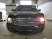 2008 Chevrolet Suburban LTZ z VIN 3GNFK16YX8G158402, wystawiony jako Copart lot #67206405 z przebiegiem 216 058 mil mil oraz Szkoda całkowita • Salvage title. Historia ofert i sprzedaży dostępna na DreamBid. Obrazek 5.