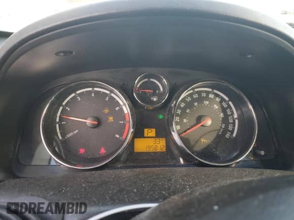 2008 Saturn VUE XR z VIN 3GSDL73798S540398, wystawiony jako Copart lot #82413024 z przebiegiem 195 812 mil mil oraz Czysty tytuł • Clean title. Historia ofert i sprzedaży dostępna na DreamBid. Obrazek 9.