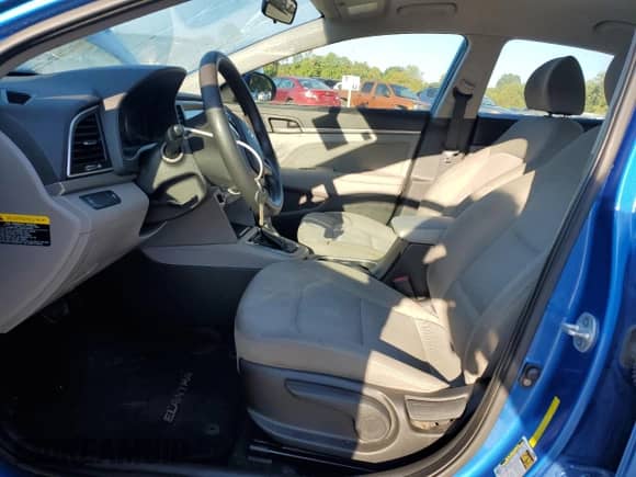 2017 Hyundai Elantra Value Edition z VIN KMHD84LF6HU190002, wystawiony jako Copart lot #80426255 z przebiegiem 120 554 mil mil oraz Czysty tytuł • Clean title. Historia ofert i sprzedaży dostępna na DreamBid. Obrazek 7.