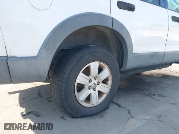 2006 Ford Explorer XLT with VIN 1FMEU63866UB58130, listed as a IAAI auction lot 41248104 with 291,058 mi miles and . Bid and sale history available at DreamBid. Image 6.