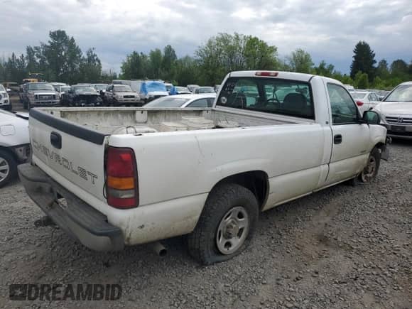 2002 Chevrolet Silverado 1500 z VIN 1GCEC14WX2Z172312, wystawiony jako Copart lot #58172345 z przebiegiem 255 049 mil mil oraz Szkoda całkowita • Salvage title. Historia ofert i sprzedaży dostępna na DreamBid. Obrazek 3.