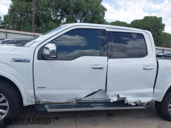 2017 Ford F-150 XL z VIN 1FTEW1EG8HFC25971, wystawiony jako IAAI lot #42544243 z przebiegiem 132 500 mil mil oraz . Historia ofert i sprzedaży dostępna na DreamBid. Obrazek 17.