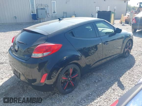 2013 Hyundai Veloster w/Gray Int z VIN KMHTC6AD6DU164467, wystawiony jako IAAI lot #43338770 z przebiegiem 173 275 mil mil oraz . Historia ofert i sprzedaży dostępna na DreamBid. Obrazek 4.