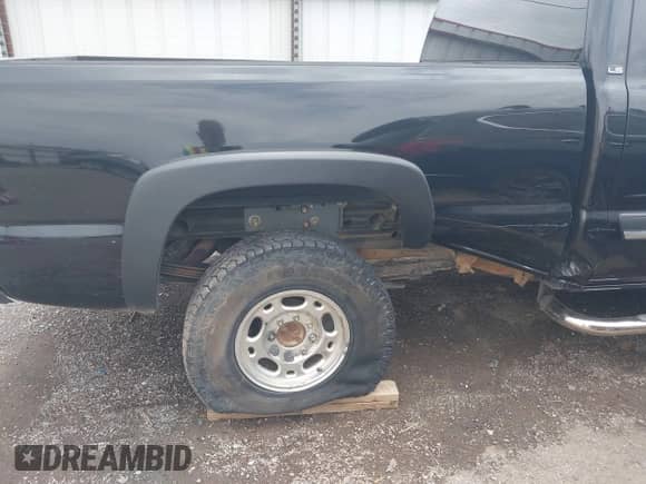 2003 Chevrolet Silverado 1500HD LS с VIN 1GCGC13UX3F240717, выставлен на аукционе IAAI как лот 42361171 с пробегом 153 176 миль миль и . История ставок и продаж доступна на DreamBid. Изображение 6.