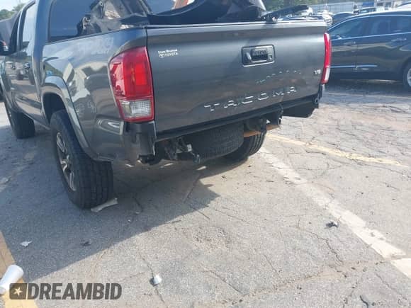 2017 Toyota Tacoma SR5 with VIN 3TMCZ5AN7HM115200, listed as a IAAI auction lot 43115086 with 117,000 mi miles and . Bid and sale history available at DreamBid. Image 6.
