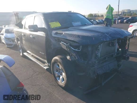 2020 Ram 1500 Big Horn z VIN 1C6RREFT7LN401927, wystawiony jako IAAI lot #42141276 z przebiegiem 52 221 mil mil oraz . Historia ofert i sprzedaży dostępna na DreamBid. Obrazek 1.