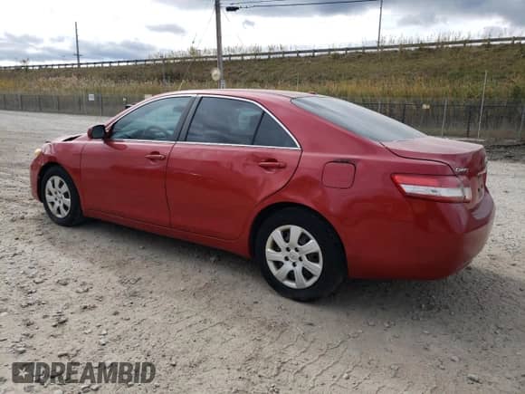 2011 Toyota Camry LE z VIN 4T1BF3EK2BU172606, wystawiony jako Copart lot #86506525 z przebiegiem 255 274 mil mil oraz Czysty tytuł • Clean title. Historia ofert i sprzedaży dostępna na DreamBid. Obrazek 2.