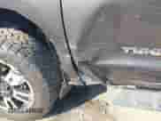 2018 Toyota Tundra SR5 с VIN 5TFDW5F12JX763868, выставлен на аукционе IAAI как лот 43233814 с пробегом 86 210 миль миль и . История ставок и продаж доступна на DreamBid. Изображение 6.