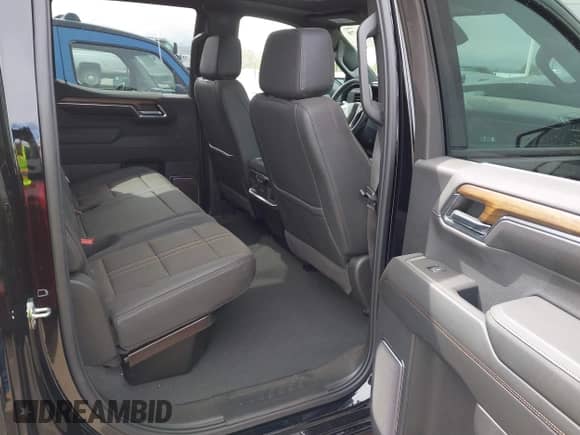 2024 Chevrolet Silverado 1500 High Country z VIN 1GCUDJE81RZ311617, wystawiony jako IAAI lot #42184679 z przebiegiem 2 117 mil mil oraz . Historia ofert i sprzedaży dostępna na DreamBid. Obrazek 8.