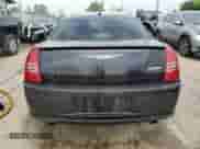 2006 Chrysler 300 C SRT-8 z VIN 2C3LA73W76H102777, wystawiony jako Copart lot #60065925 z przebiegiem 97 765 mil mil oraz Szkoda całkowita • Salvage title. Historia ofert i sprzedaży dostępna na DreamBid. Obrazek 6.