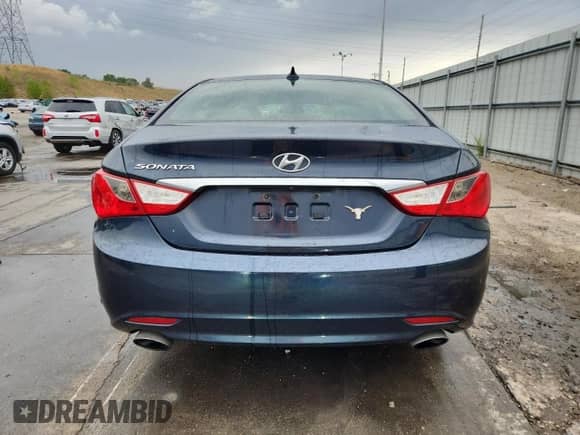 2012 Hyundai Sonata SE with VIN 5NPEC4AC5CH357212, listed as a Copart auction lot 70023125 with 179,050 mi miles and Salvage title. Bid and sale history available at DreamBid. Image 6.
