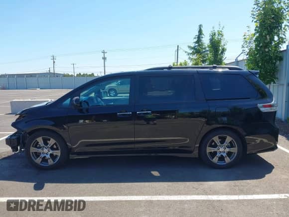 2017 Toyota Sienna SE with VIN 5TDXZ3DC5HS809254, listed as a IAAI auction lot 42640151 with 78,044 mi miles and . Bid and sale history available at DreamBid. Image 15.