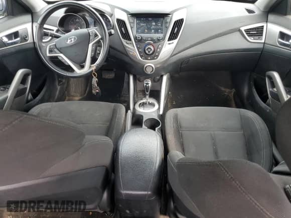 2017 Hyundai Veloster с VIN KMHTC6AD9HU306669, выставлен на аукционе Copart как лот 82339105 с пробегом 219 474 миль миль и Списание • Salvage title. История ставок и продаж доступна на DreamBid. Изображение 8.