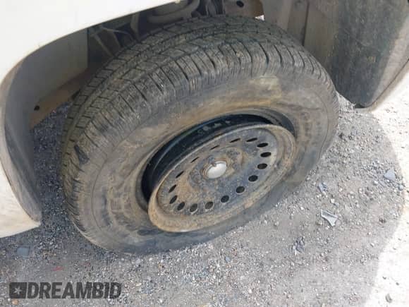 2010 Chevrolet Silverado 1500 LT z VIN 3GCRKSE34AG293723, wystawiony jako IAAI lot #43017546 z przebiegiem 161 206 mil mil oraz . Historia ofert i sprzedaży dostępna na DreamBid. Obrazek 12.