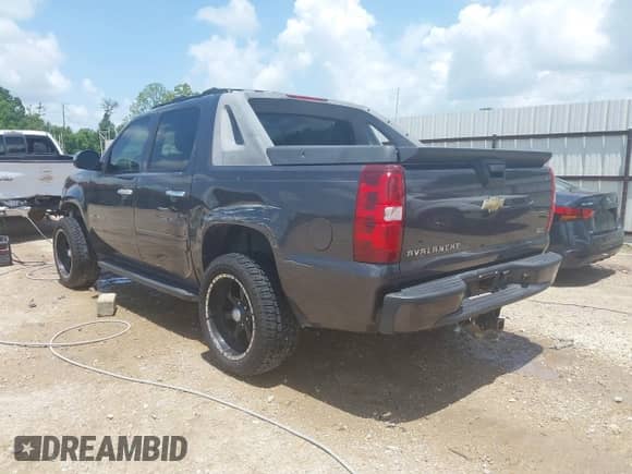 2011 Chevrolet Avalanche LS z VIN 3GNMCEE09BG192281, wystawiony jako IAAI lot #42532358 z przebiegiem 166 664 mil mil oraz . Historia ofert i sprzedaży dostępna na DreamBid. Obrazek 3.