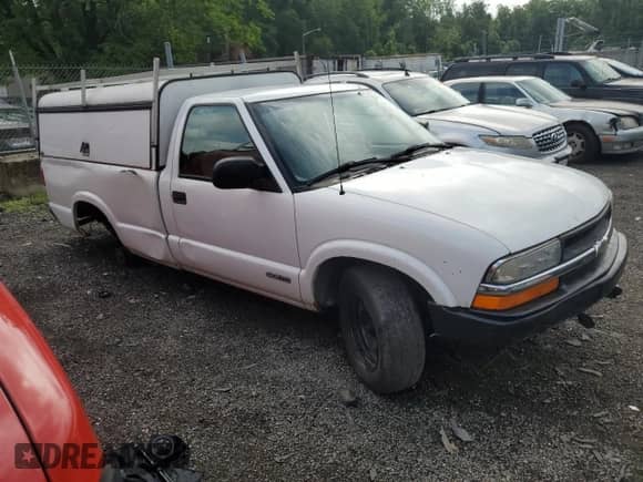 2000 Chevrolet S-10 с VIN 1GCCS1446YK183642, выставлен на аукционе Copart как лот 64385155 с пробегом Не указан миль и Списание • Salvage title. История ставок и продаж доступна на DreamBid. Изображение 4.