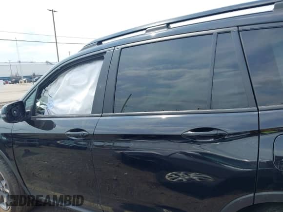 2022 Honda Passport TrailSport with VIN 5FNYF8H60NB013915, listed as a IAAI auction lot 42824907 with 22,900 mi miles and . Bid and sale history available at DreamBid. Image 14.