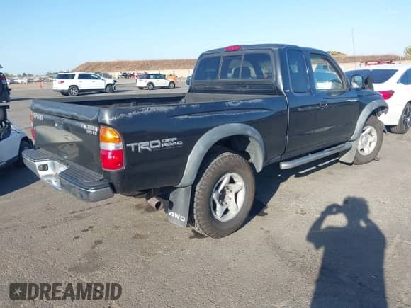 2001 Toyota Tacoma с VIN 5TEWN72N11Z822496, выставлен на аукционе IAAI как лот 43409848 с пробегом Не указан миль и . История ставок и продаж доступна на DreamBid. Изображение 4.