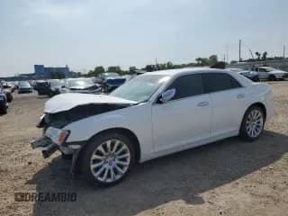 2014 Chrysler 300 C z VIN 2C3CCAEGXEH326914, wystawiony jako Copart lot #71651315 z przebiegiem 149 400 mil mil oraz Szkoda całkowita • Salvage title. Historia ofert i sprzedaży dostępna na DreamBid. Obrazek 1.