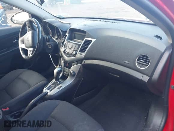 2014 Chevrolet Cruze 1LT с VIN 1G1PC5SB6E7134391, выставлен на аукционе IAAI как лот 43339509 с пробегом 92 552 миль миль и . История ставок и продаж доступна на DreamBid. Изображение 5.