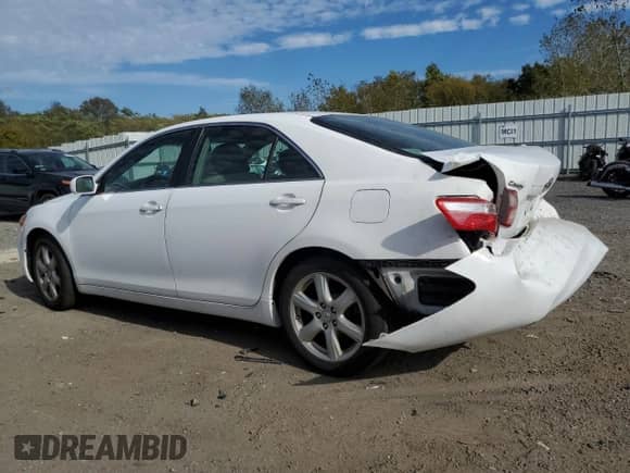 2009 Toyota Camry LE z VIN 4T1BE46KX9U806116, wystawiony jako Copart lot #85261255 z przebiegiem 196 982 mil mil oraz Czysty tytuł • Clean title. Historia ofert i sprzedaży dostępna na DreamBid. Obrazek 2.