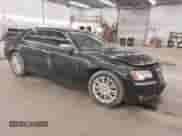 2013 Chrysler 300 C z VIN 2C3CCAKT1DH667134, wystawiony jako IAAI lot #41891856 z przebiegiem 162 489 mil mil oraz . Historia ofert i sprzedaży dostępna na DreamBid. Obrazek 1.