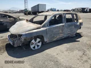 2011 Jeep Compass Latitude z VIN 1J4NT1FB7BD139608, wystawiony jako Copart lot #69697405 z przebiegiem Nie podano mil oraz Nie do naprawy • Non repairable. Historia ofert i sprzedaży dostępna na DreamBid. Obrazek 1.